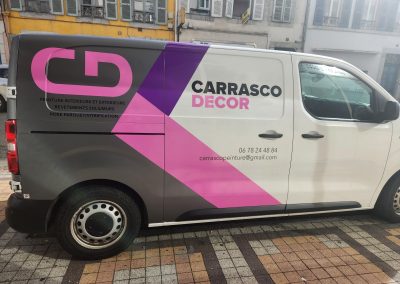 Photo côté droit d'un camion de covering pour Carrasco Decor.